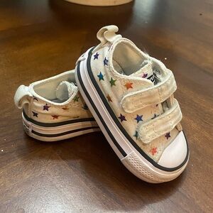 Converse star print baby shoes